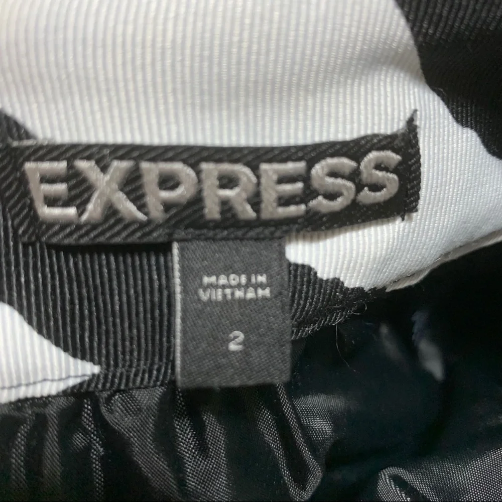 EXPRESS Zebra Print Midi‎ Skirt with pockets